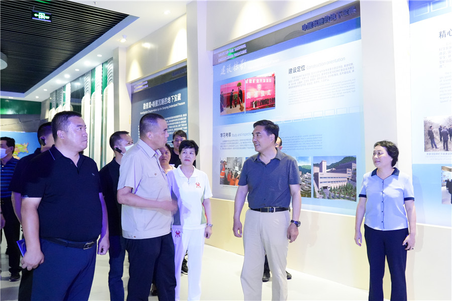 12-2022年8月，省委常委、省委統(tǒng)戰(zhàn)部長孫雪濤帶領(lǐng)帶領(lǐng)全省黨外代表人士考察團(tuán)蒞臨金徽股份調(diào)研指導(dǎo)。.jpg