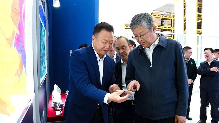 33-2021年5月，隴南市委書記張珂兵蒞臨礦區(qū)調(diào)研尾礦庫治理及綠色礦山建設(shè)情況。.jpg