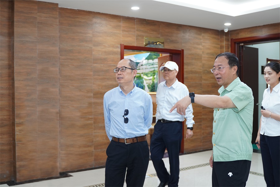2024.06.23重慶市政協(xié)副主席、民盟市委會主委杜惠平蒞臨金徽股份調(diào)研.jpg