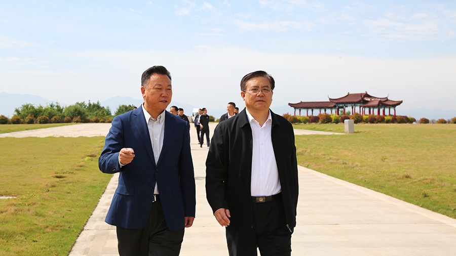 30-2021年5月，省人民檢察院黨組書記、檢察長朱玉蒞臨金徽股份調(diào)研綠色礦山建設(shè)工作。.jpg