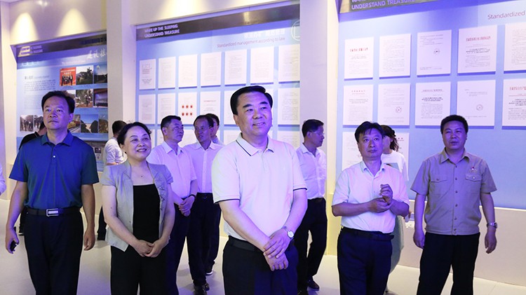 省委常委、省委統(tǒng)戰(zhàn)部部長馬廷禮蒞臨金徽股份調(diào)研